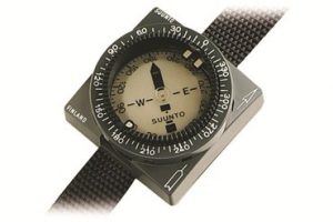 suunto-prvni-potapecsky-kompas-na-svete