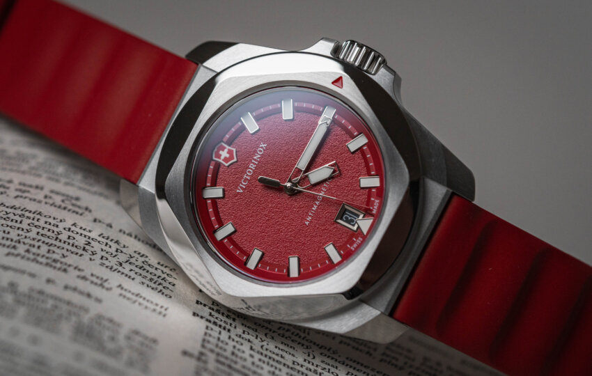 Victorinox_I.N.O.X._242029