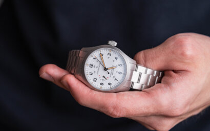 Vojenské hodinky Hamilton Khaki Field s ukazatelem rezervy chodu