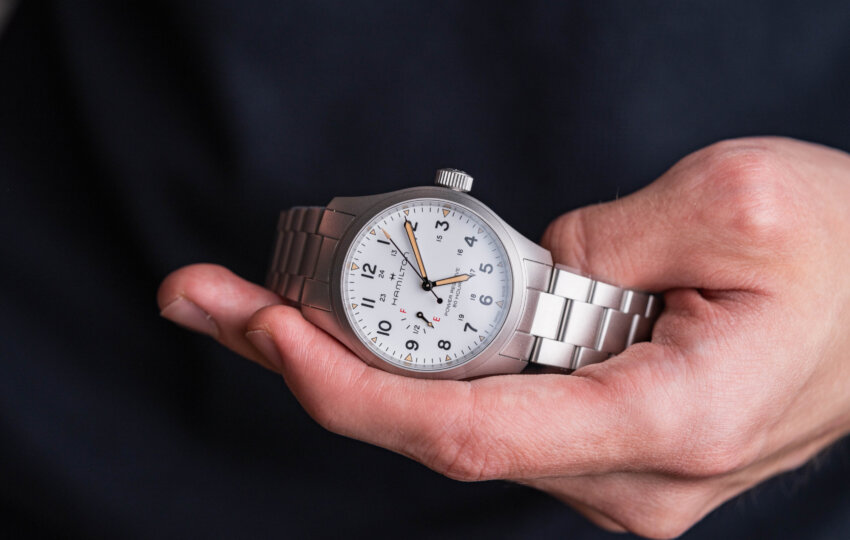 Vojenské hodinky Hamilton Khaki Field s ukazatelem rezervy chodu