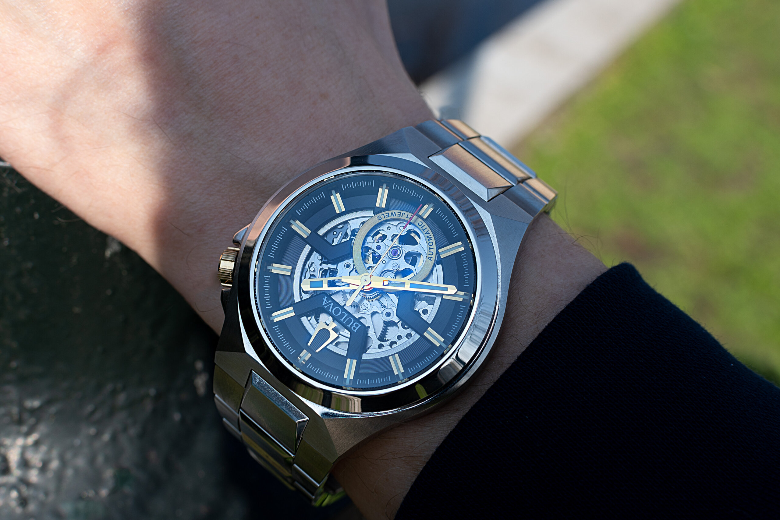 Elegantně-sportovní hodinky Bulova 98A224