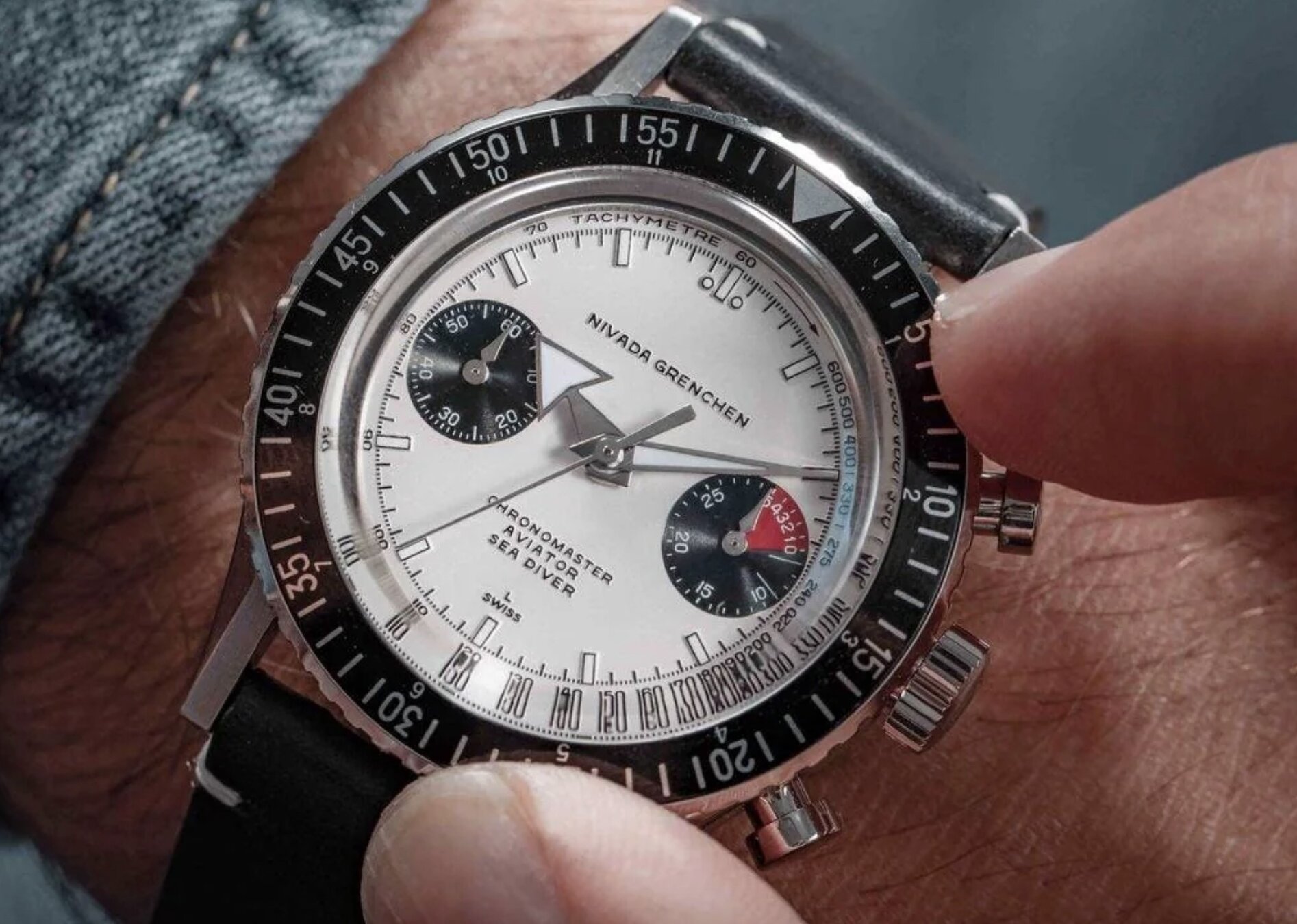 Nivada Grenchen Chronomaster se systémem vyměnitelných lunet.