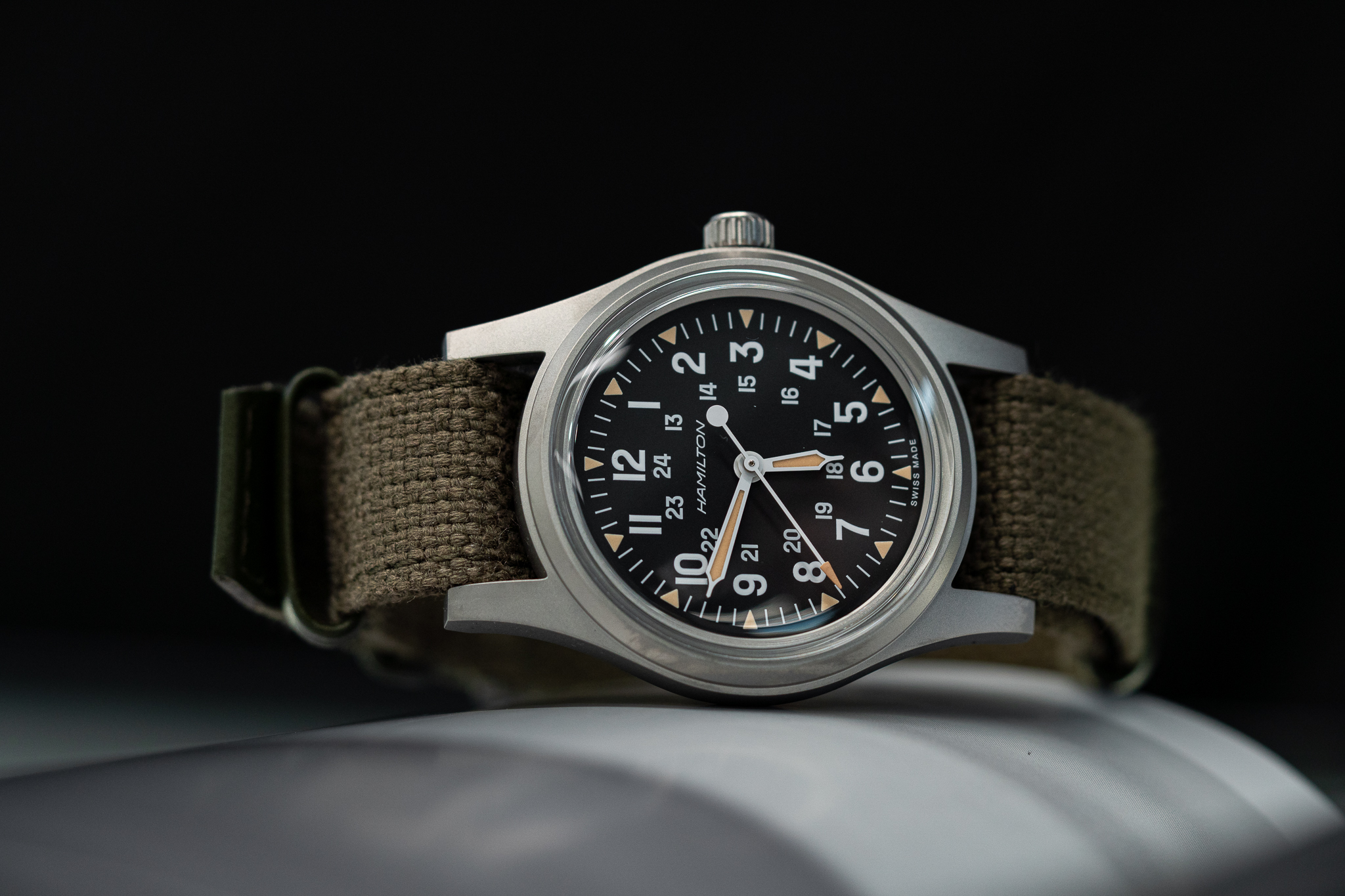 Videorecenze na jedny z nejlepších field hodinek od značky Hamilton.