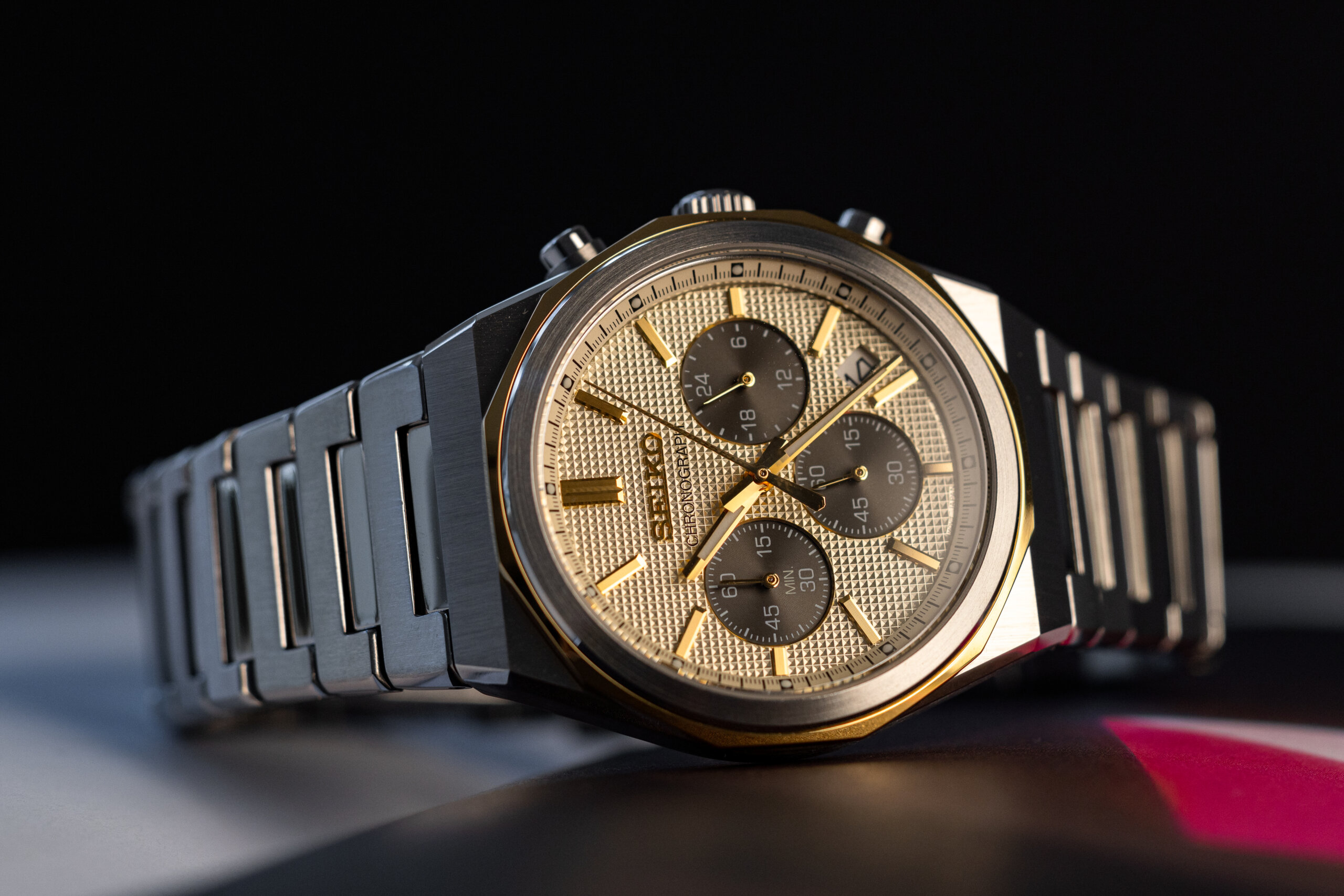 Seiko HGK001P1: quartz, safír, integrovaný tah a vodotěsnost 100 m